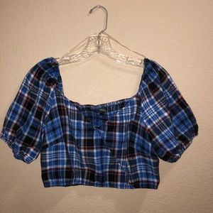 Super cute crop top!